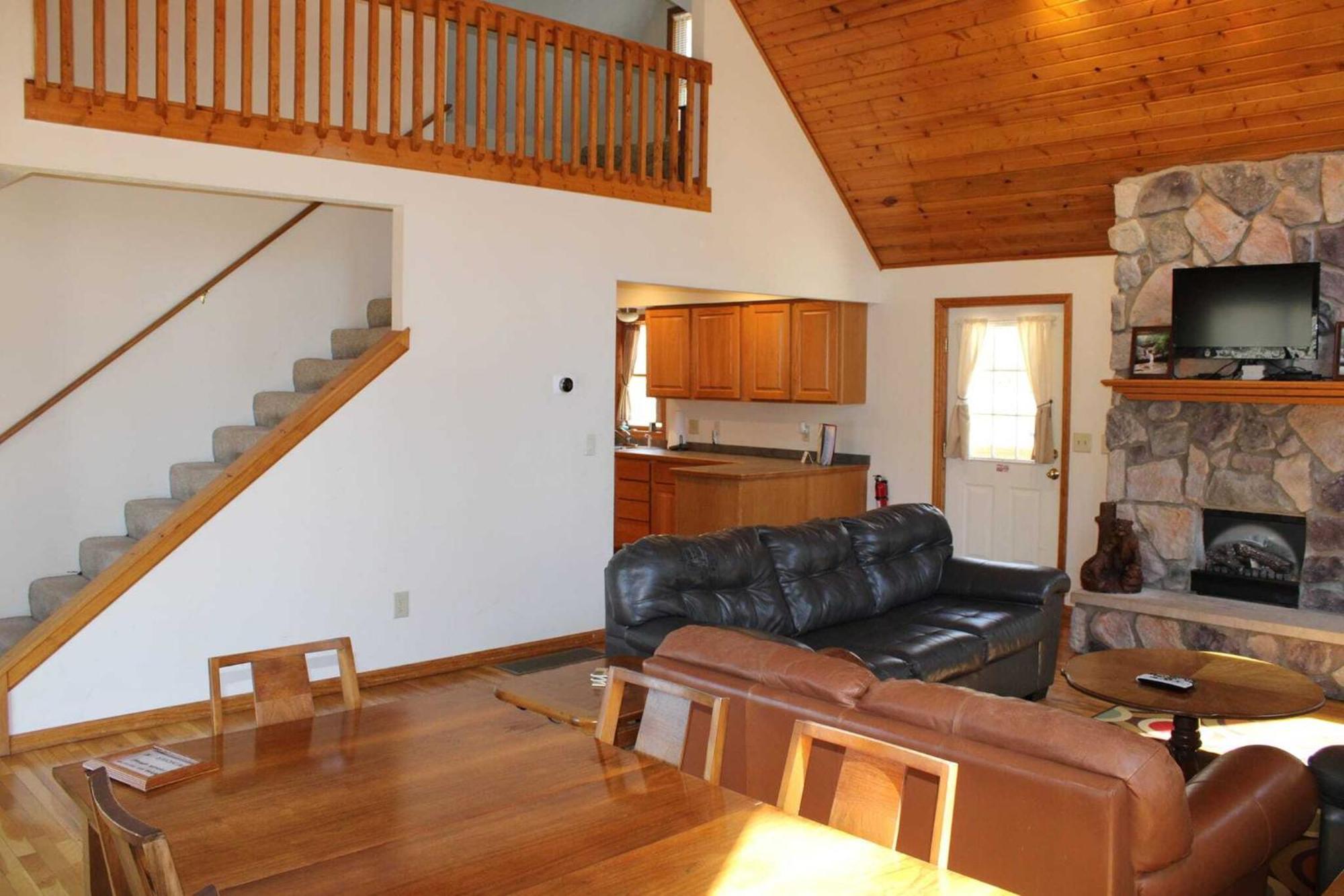 Tree-Top Chalet Logan Exterior photo