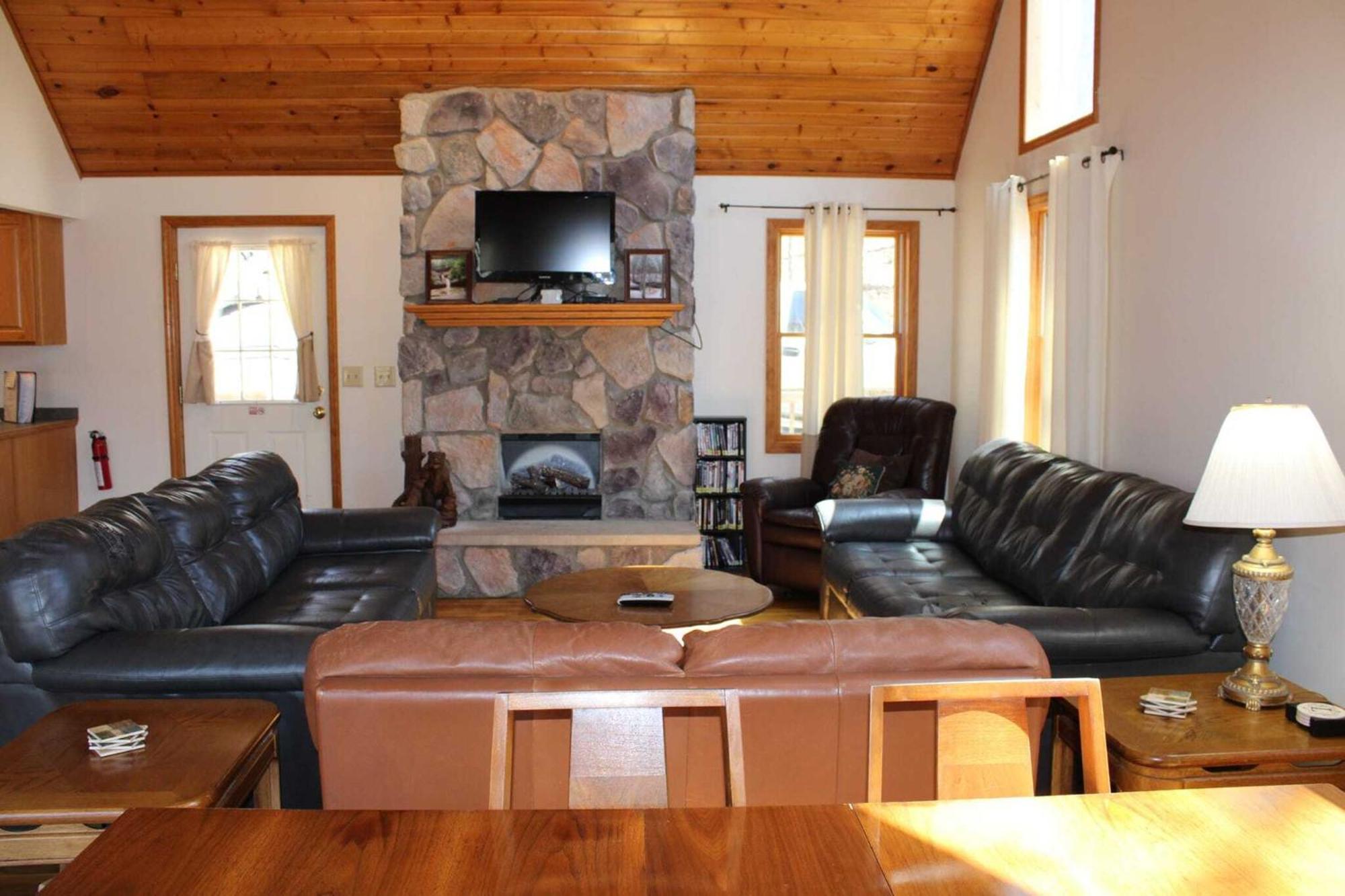 Tree-Top Chalet Logan Exterior photo